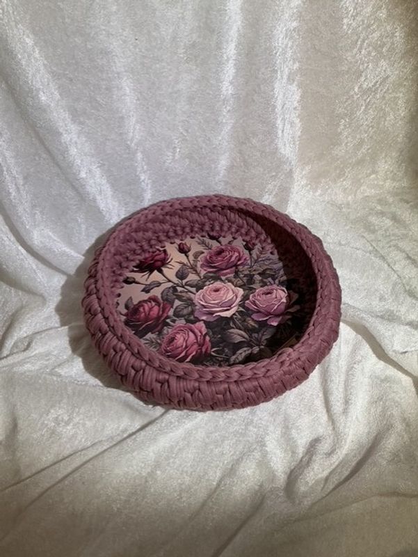 Rundt dusty pink kurv.